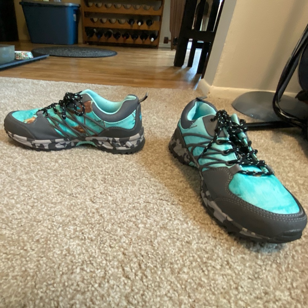 Athletic shoes